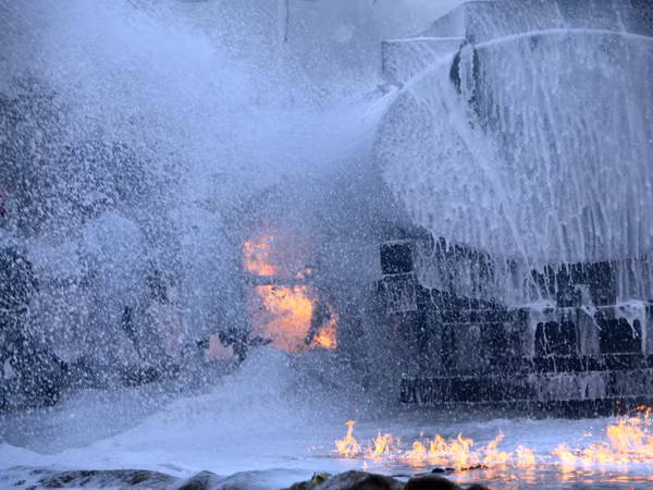 Những chiến sỹ PCCC ngâm minh trong lửa