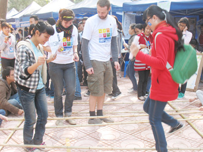 Bạn trẻ Việt Nam và thế giới trong một buổi giao lưu Ảnh: Hải Yến