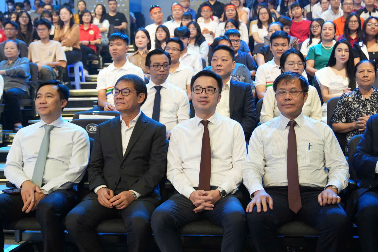 Võ Quang Phú Đức giành ngôi Quán quân Đường lên đỉnh Olympia năm thứ 24 ảnh 29