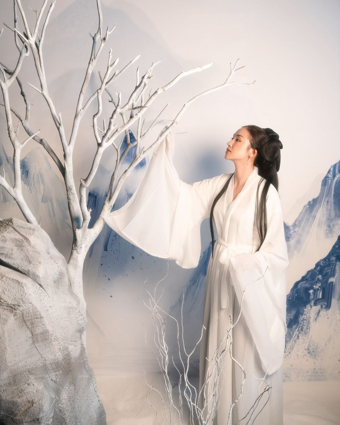 Salim được netizen khen trẻ trung, khí chất như nữ diễn viên phim cổ trang thứ thiệt. Salim được netizen khen trẻ trung, khí chất như nữ diễn viên phim cổ trang thứ thiệt.