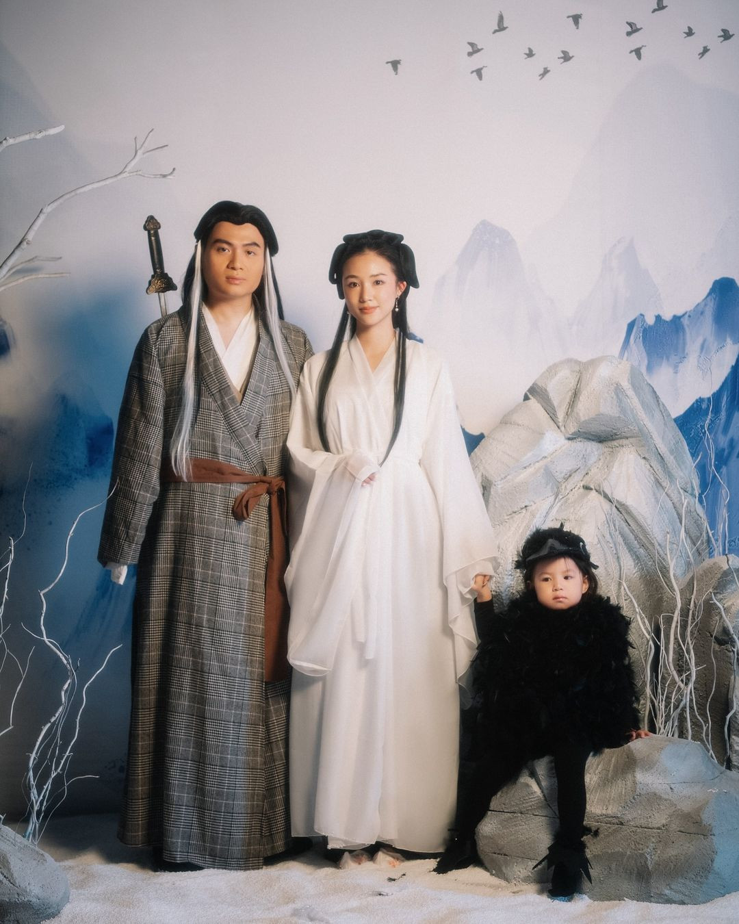 Bộ ảnh thể hiện nét hài hước, vui nhộn đáng yêu của gia đình trẻ. Ảnh: Mạnh Bi Bộ ảnh thể hiện nét hài hước, vui nhộn đáng yêu của gia đình trẻ. Ảnh: Mạnh Bi