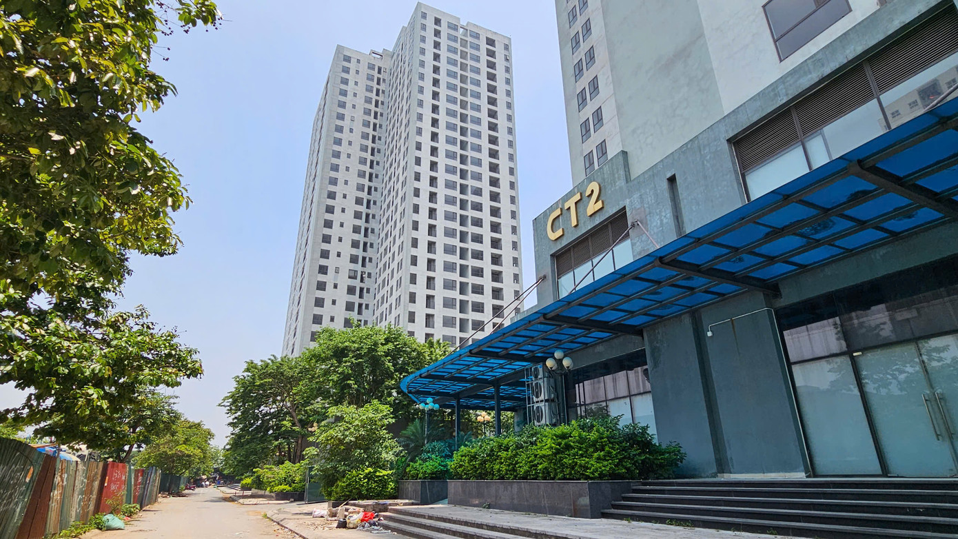 Về vấn đề này, Theo Sở Xây dựng, Hà Nội có 14 dự án xây dựng nhà ở thương mại phục vụ tái định cư theo cơ chế đặt hàng. Bốn dự án đã hoàn thành, đủ điều kiện đưa vào sử dụng và đã ký hợp đồng đặt mua nhà với các chủ đầu tư. Số tiền dự kiến cần để mua lại quỹ nhà ở tại 4 trong số 14 dự án này lên đến 2.892 tỷ đồng. Ảnh: Đình Phong.