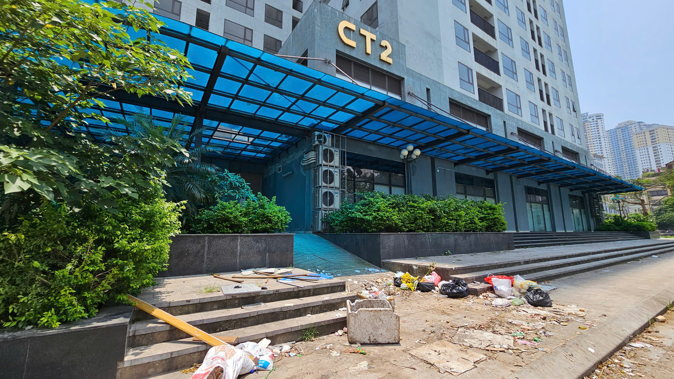 Do bỏ hoang nhiều năm, một số hạng mục của dự án xuống cấp, nhếch nhác. Ảnh: Đình Phong.