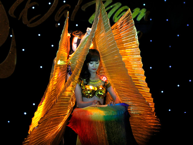 Phần thi tài năng hấp dẫn hơn với các tiết mục múa bellydance gợi chất huyền bí của xứ sở Ả-rập