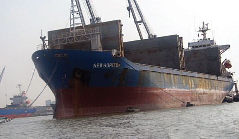 Một trong những con tàu đang nằm bất động tại nước ngoài của Vinashinlines. Ảnh: Thủy thủ đoàn cung cấp. Một trong những con tàu đang nằm bất động tại nước ngoài của Vinashinlines. Ảnh: Thủy thủ đoàn cung cấp