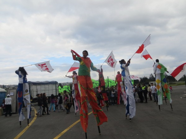 Có cả những đoàn đại biểu xuất hiện theo cách rất độc đáo