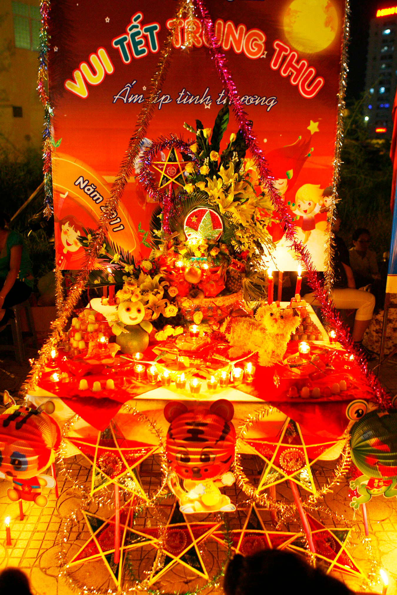 Những mâm cỗ đẹp do thầy cô và các em thiếu nhi trong quận thi