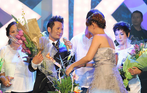 Bằng Kiều đã có đêm live concert đầu tiên thành công, thỏa lòng người xem. Tối 28/10, chương trình của anh sẽ đến với khán giả thủ đô tại Trung tâm hội nghị quốc gia, Hà Nội