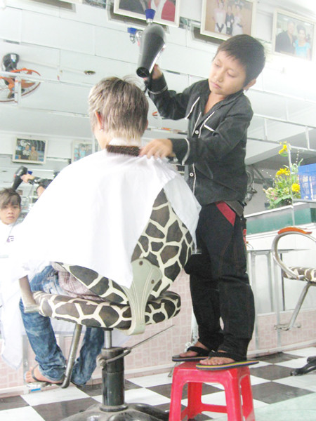 Hình ảnh quen thuộc của Phiên tí hon Ảnh: H.V