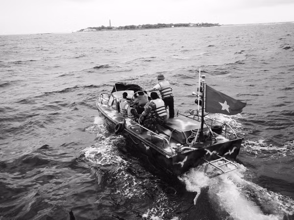 Ra với Trường Sa