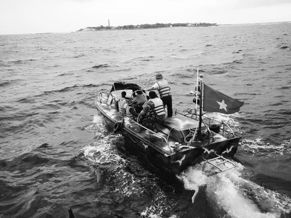 Ra với Trường Sa