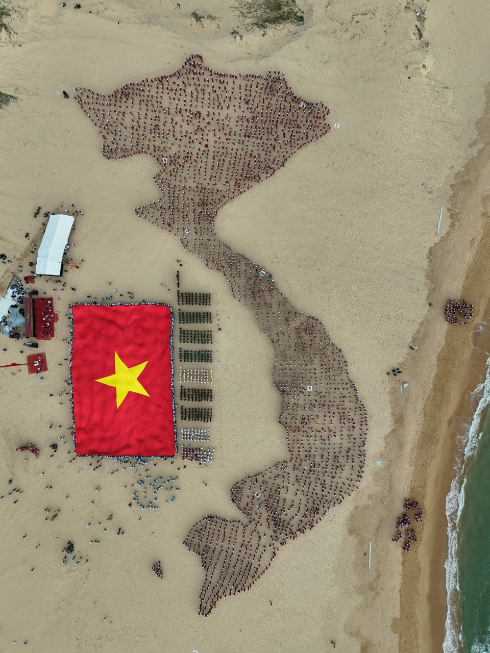 Thiêng liêng Lễ Thượng cờ 'Tổ quốc trong lòng Tổ quốc' ảnh 33 Thiêng liêng Lễ Thượng cờ 'Tổ quốc trong lòng Tổ quốc' ảnh 33