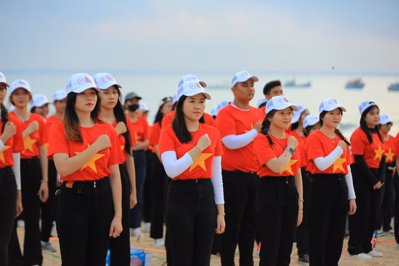 Thiêng liêng Lễ Thượng cờ 'Tổ quốc trong lòng Tổ quốc' ảnh 30 Thiêng liêng Lễ Thượng cờ 'Tổ quốc trong lòng Tổ quốc' ảnh 30