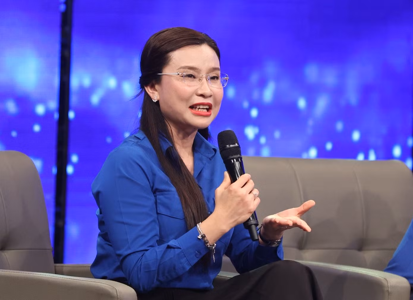 Chị Nguyễn Phạm Duy Trang, Bí thư T.Ư Đoàn, Chủ tịch Hội đồng Đội T.Ư, trao đổi tại diễn đàn.