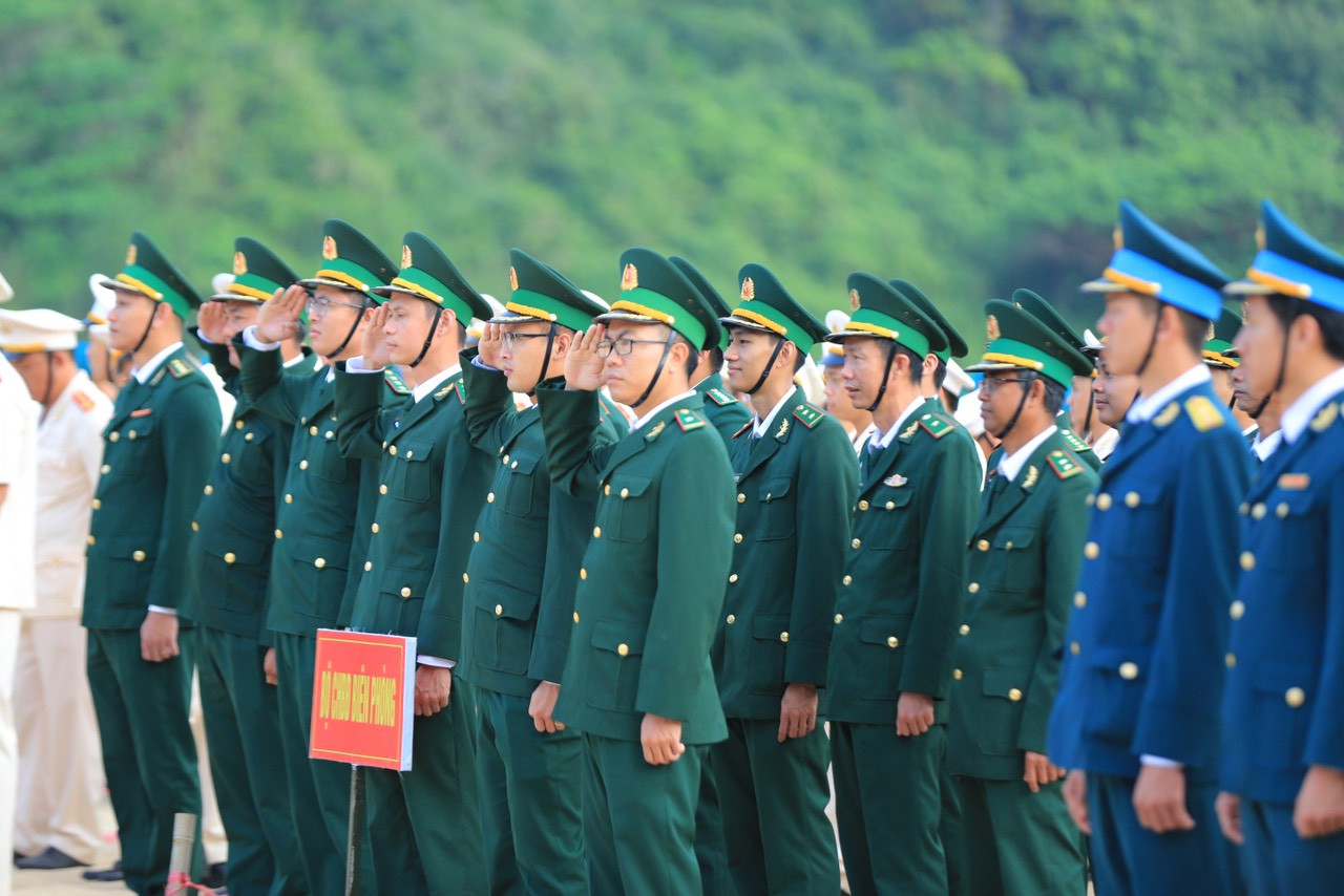 Thiêng liêng Lễ Thượng cờ 'Tổ quốc trong lòng Tổ quốc' ảnh 8 Thiêng liêng Lễ Thượng cờ 'Tổ quốc trong lòng Tổ quốc' ảnh 8