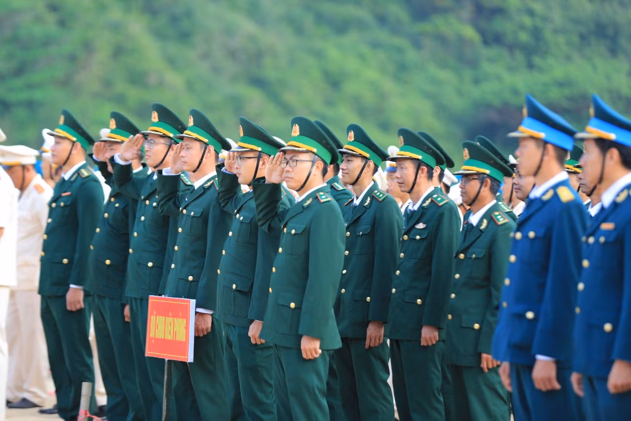 Thiêng liêng Lễ Thượng cờ 'Tổ quốc trong lòng Tổ quốc' ảnh 8 Thiêng liêng Lễ Thượng cờ 'Tổ quốc trong lòng Tổ quốc' ảnh 8