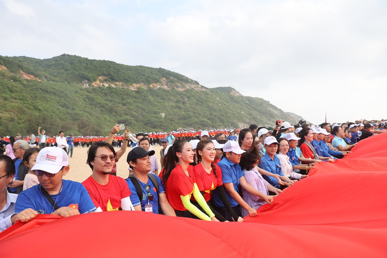 Thiêng liêng Lễ Thượng cờ 'Tổ quốc trong lòng Tổ quốc' ảnh 42 Thiêng liêng Lễ Thượng cờ 'Tổ quốc trong lòng Tổ quốc' ảnh 42