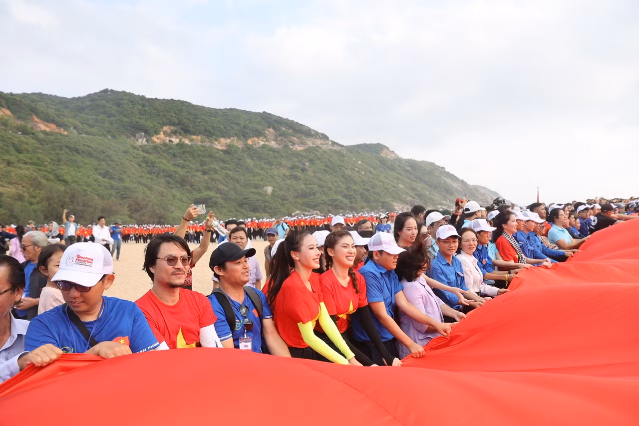 Thiêng liêng Lễ Thượng cờ 'Tổ quốc trong lòng Tổ quốc' ảnh 42 Thiêng liêng Lễ Thượng cờ 'Tổ quốc trong lòng Tổ quốc' ảnh 42