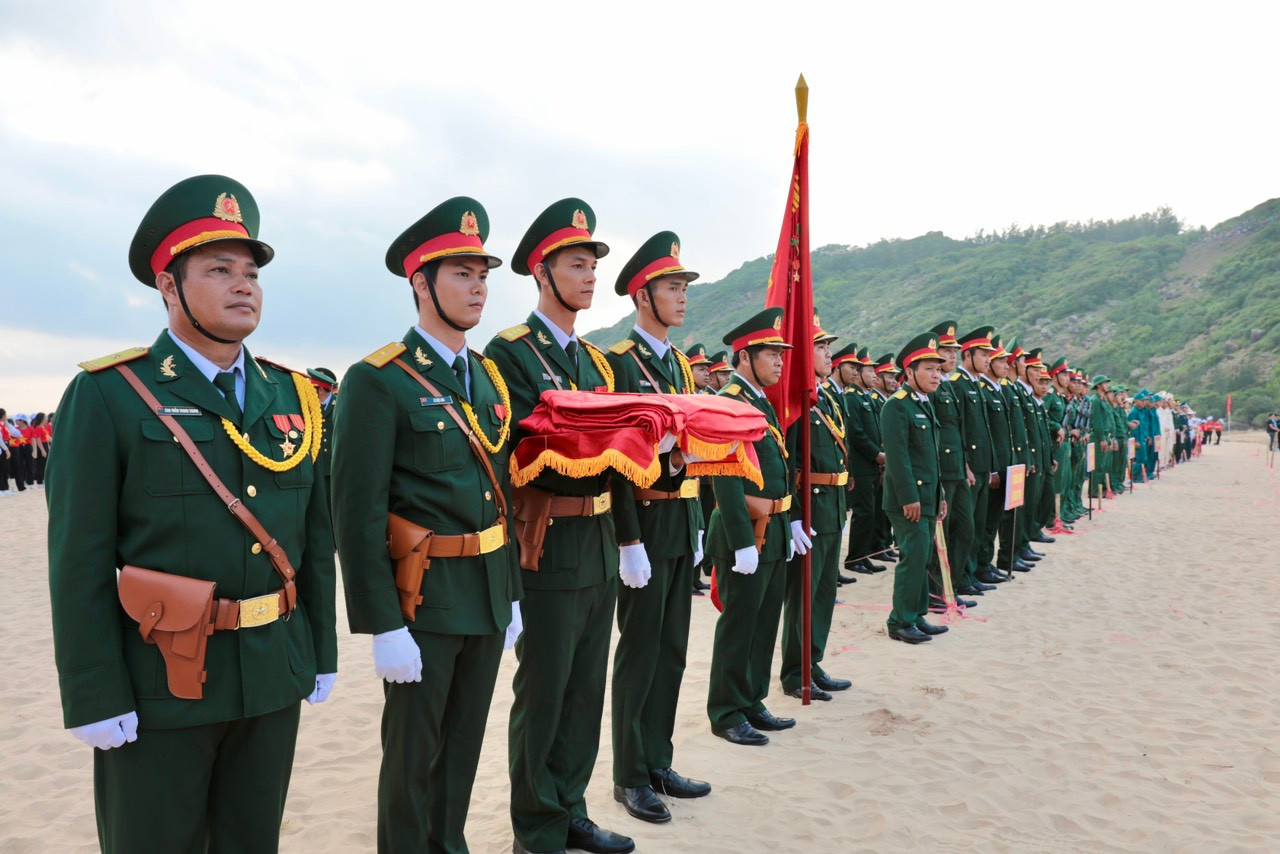 Thiêng liêng Lễ Thượng cờ 'Tổ quốc trong lòng Tổ quốc' ảnh 6 Thiêng liêng Lễ Thượng cờ 'Tổ quốc trong lòng Tổ quốc' ảnh 6