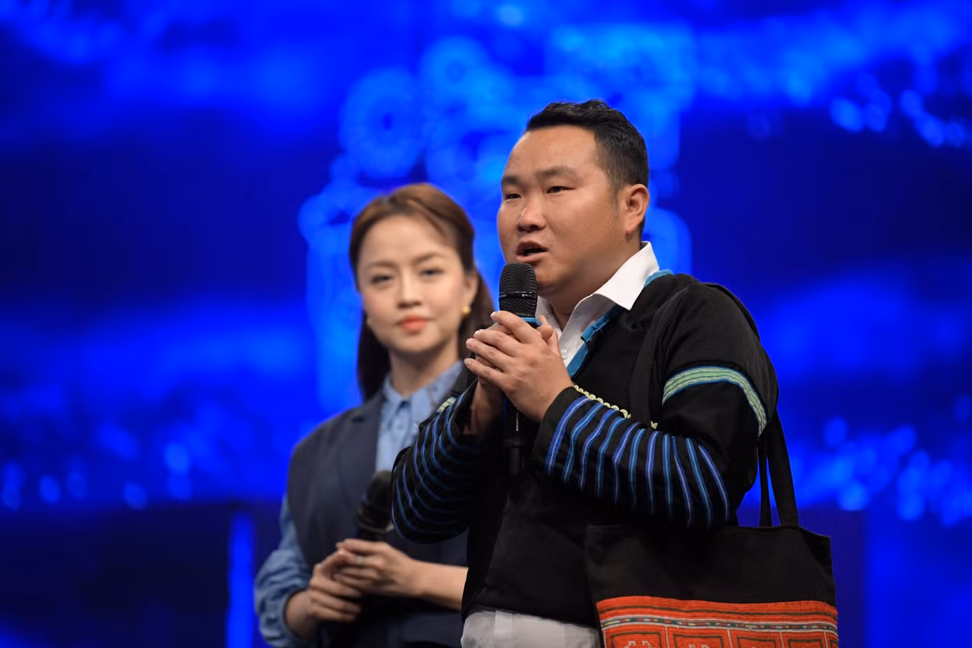 Anh Sùng A Tủa - Phó Chủ tịch Ủy ban MTTQ Việt Nam xã Phình Hồ, huyện Trạm Tấu, tỉnh Yên Bái, giao lưu tại chương trình.