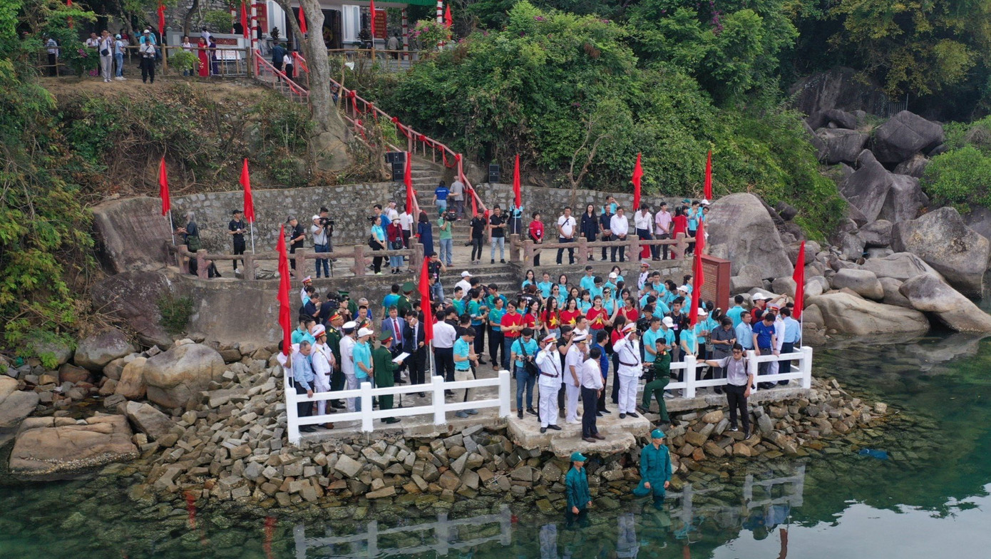 Thiêng liêng Lễ Thượng cờ 'Tổ quốc trong lòng Tổ quốc' ảnh 4 Thiêng liêng Lễ Thượng cờ 'Tổ quốc trong lòng Tổ quốc' ảnh 4