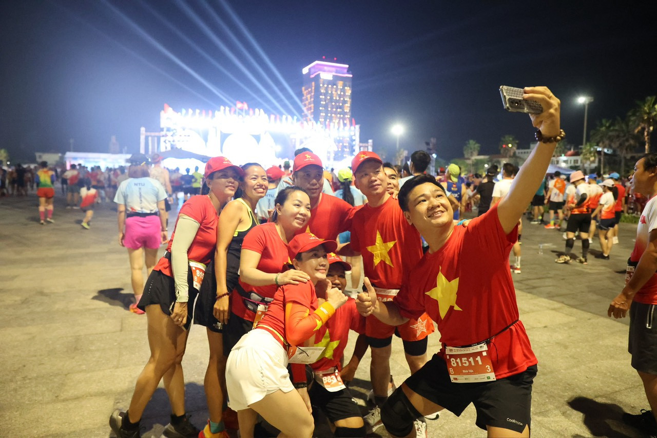 Tiền Phong Marathon 2024: Trên bục vinh quang ảnh 10