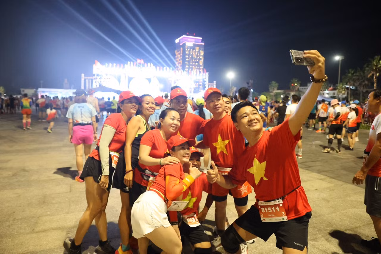 Tiền Phong Marathon 2024: Trên bục vinh quang ảnh 10