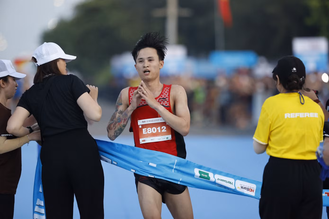 Tiền Phong Marathon 2024: Trên bục vinh quang ảnh 117