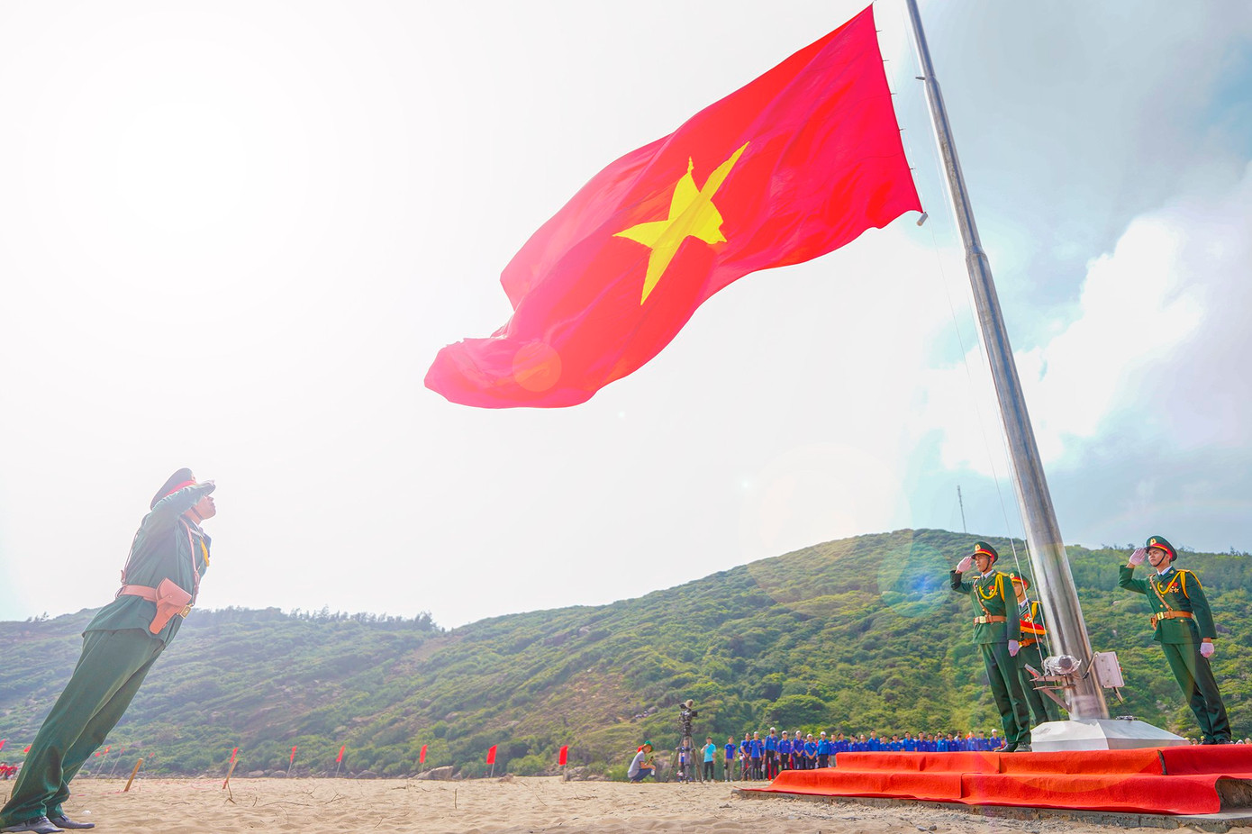 Thiêng liêng Lễ Thượng cờ 'Tổ quốc trong lòng Tổ quốc' ảnh 18 Thiêng liêng Lễ Thượng cờ 'Tổ quốc trong lòng Tổ quốc' ảnh 18