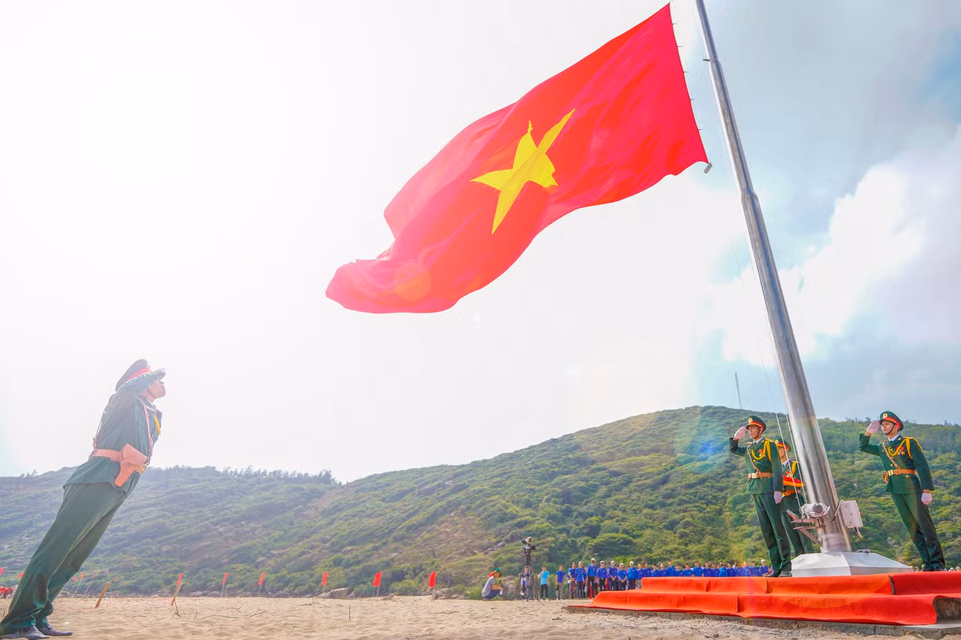 Thiêng liêng Lễ Thượng cờ 'Tổ quốc trong lòng Tổ quốc' ảnh 18 Thiêng liêng Lễ Thượng cờ 'Tổ quốc trong lòng Tổ quốc' ảnh 18