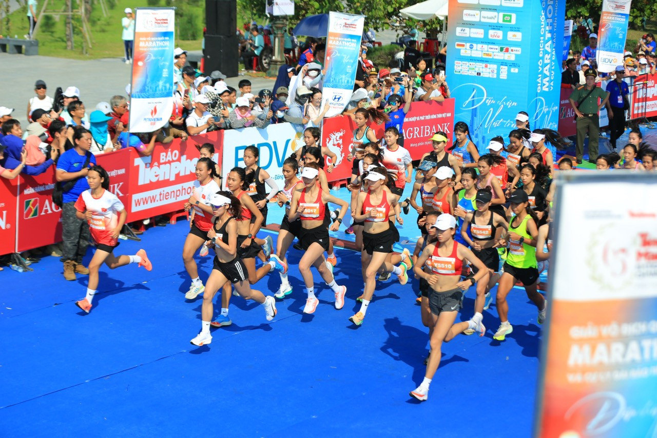 Tiền Phong Marathon 2024: Trên bục vinh quang ảnh 195