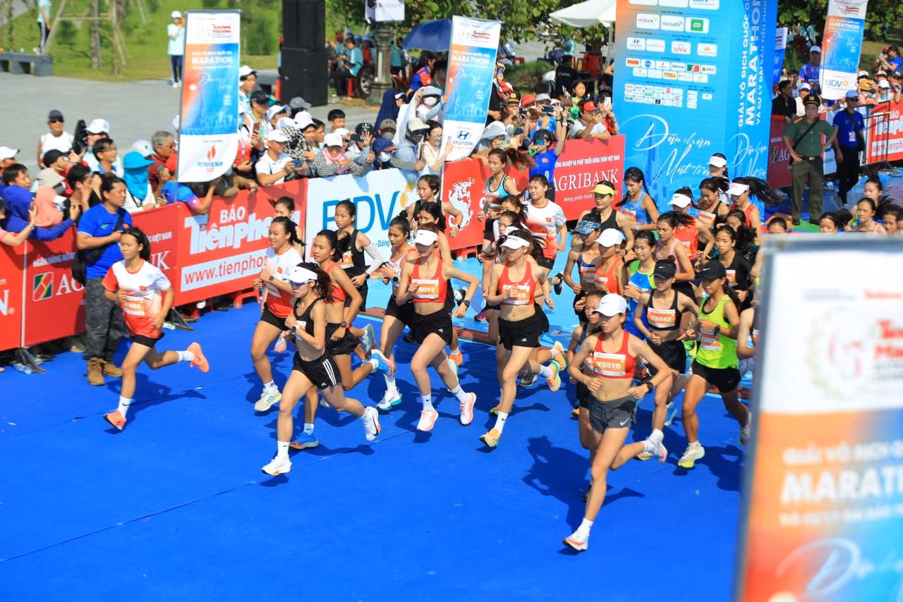 Tiền Phong Marathon 2024: Trên bục vinh quang ảnh 195