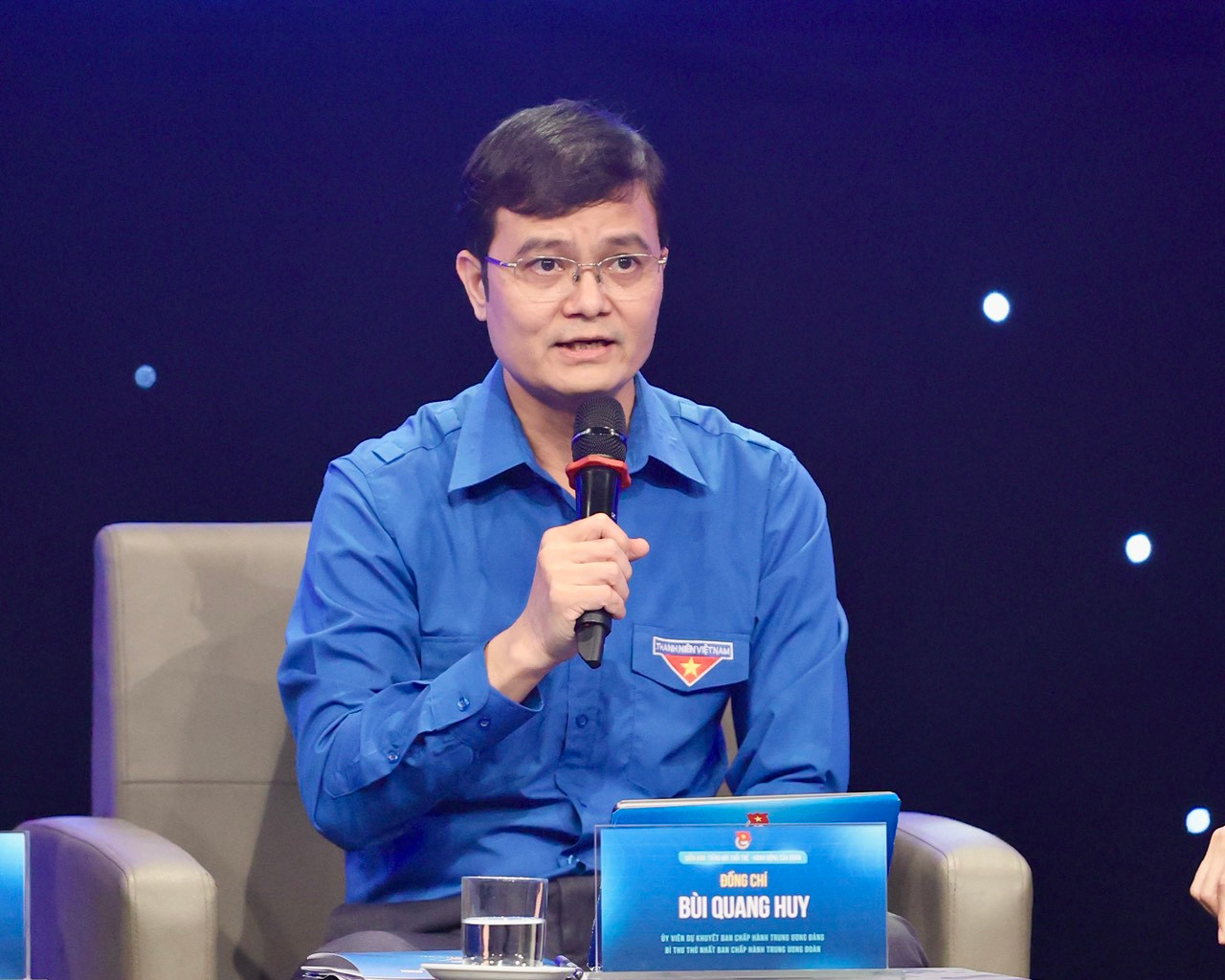 Bí thư thứ nhất T.Ư Đoàn Bùi Quang Huy cho rằng, lý tưởng là những gì cao đẹp mà mỗi người hướng tới, phấn đấu vươn lên để đạt được.