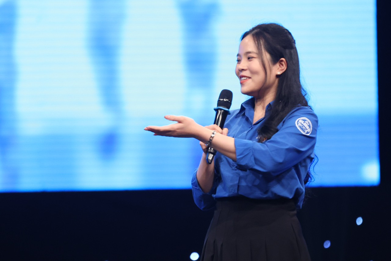 Đoàn viên Vũ Thu Hằng (Trường Đại học Ngoại ngữ, ĐHQG Hà Nội).