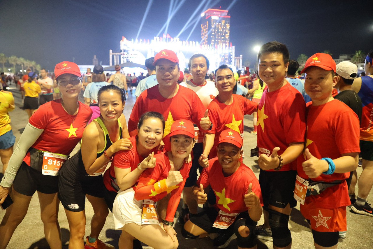 Tiền Phong Marathon 2024: Trên bục vinh quang ảnh 9