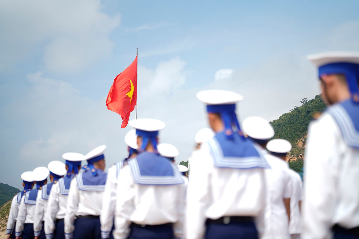 Lễ Thượng cờ Tổ quốc được thực hiện trang nghiêm, xúc động.