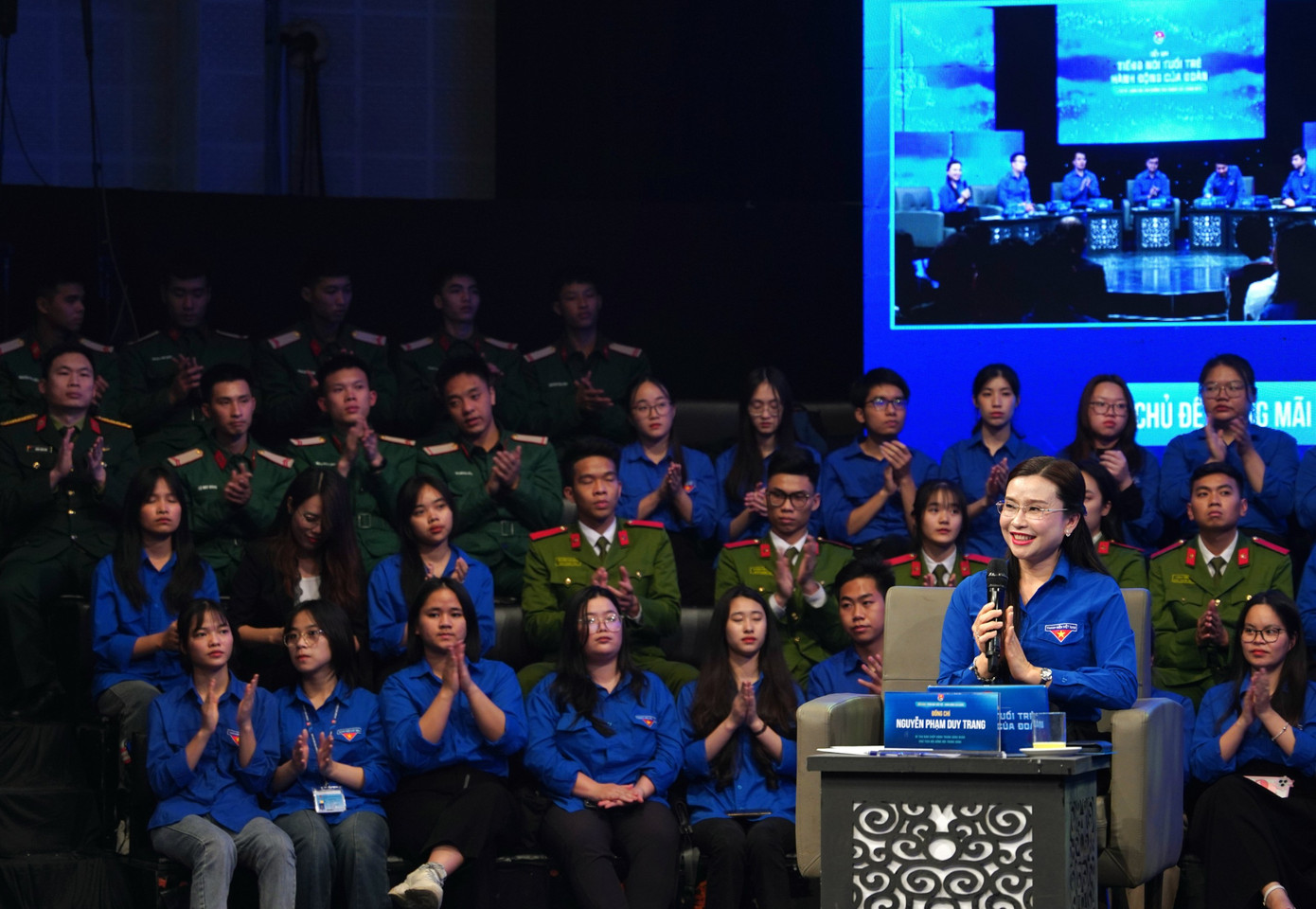 Chị Nguyễn Phạm Duy Trang - Bí thư Trung ương Đoàn, Chủ tịch Hội đồng Đội Trung ương trao đổi tại diễn đàn.