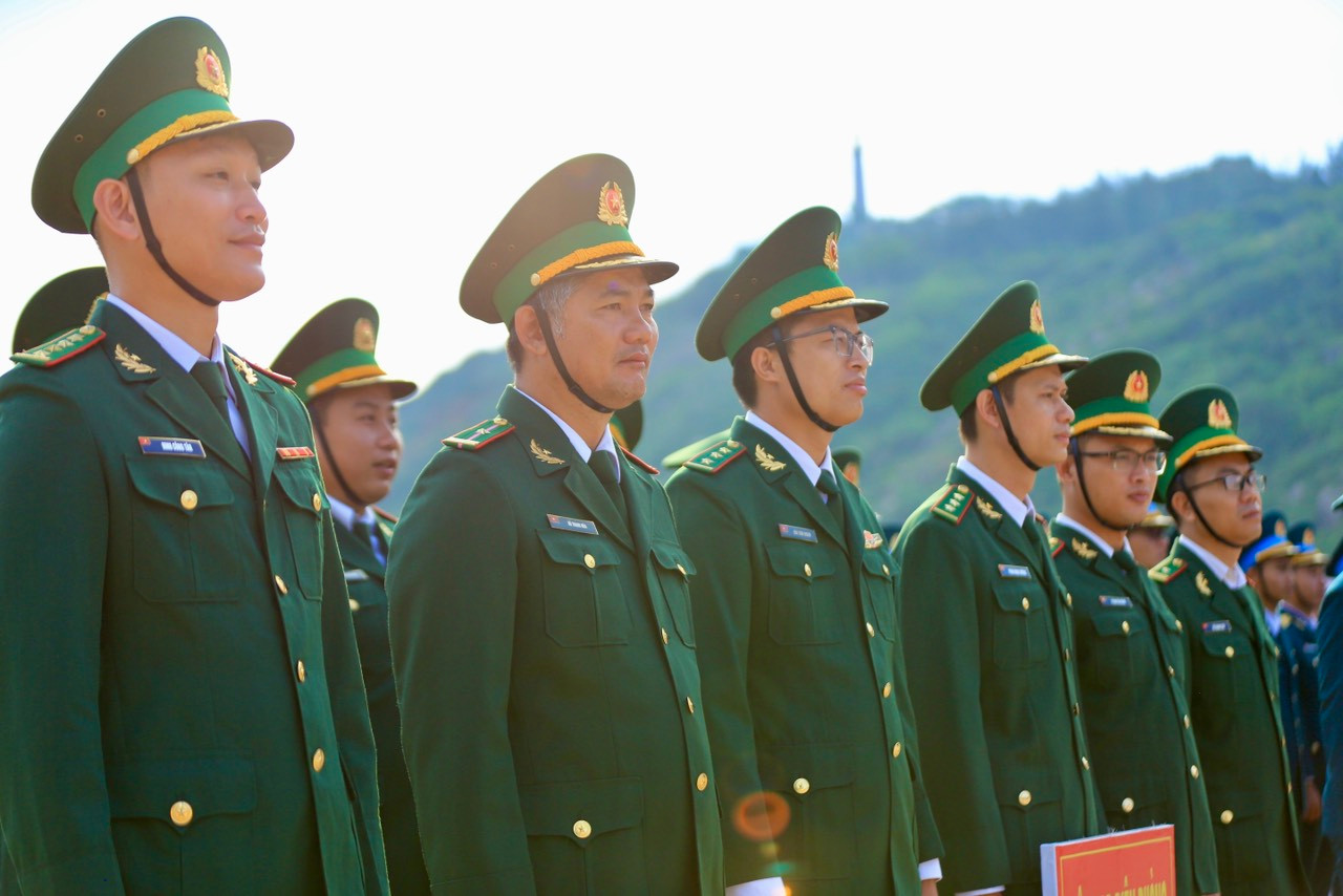 Thiêng liêng Lễ Thượng cờ 'Tổ quốc trong lòng Tổ quốc' ảnh 7 Thiêng liêng Lễ Thượng cờ 'Tổ quốc trong lòng Tổ quốc' ảnh 7