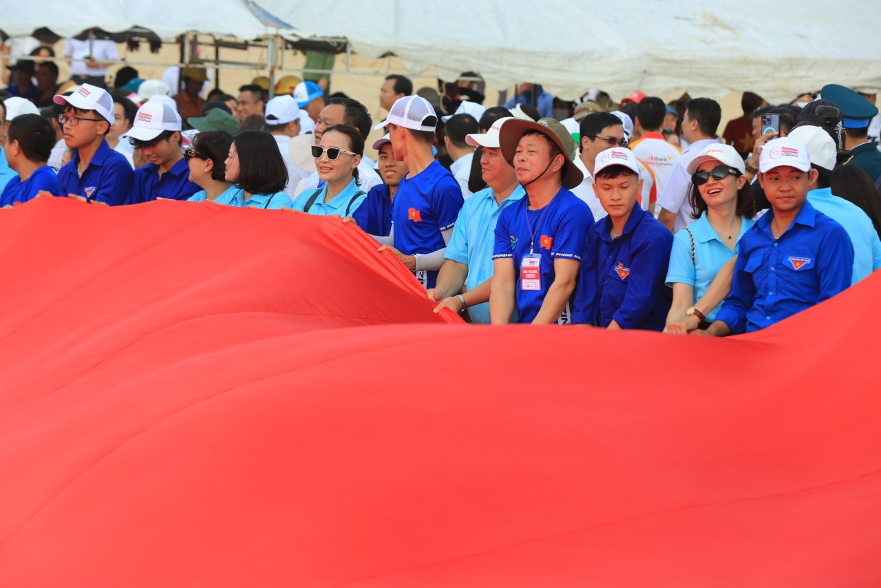 Thiêng liêng Lễ Thượng cờ 'Tổ quốc trong lòng Tổ quốc' ảnh 39 Thiêng liêng Lễ Thượng cờ 'Tổ quốc trong lòng Tổ quốc' ảnh 39