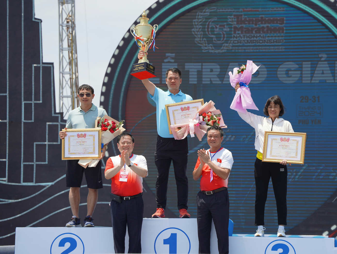 Tiền Phong Marathon 2024: Trên bục vinh quang ảnh 221