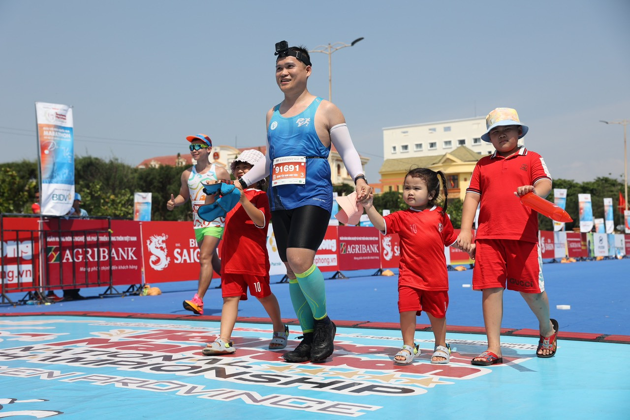 Tiền Phong Marathon 2024: Trên bục vinh quang ảnh 204