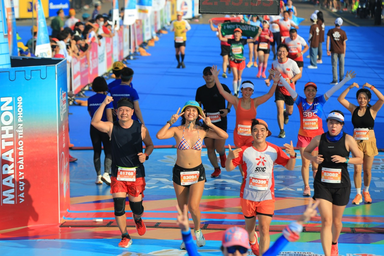 Tiền Phong Marathon 2024: Trên bục vinh quang ảnh 180