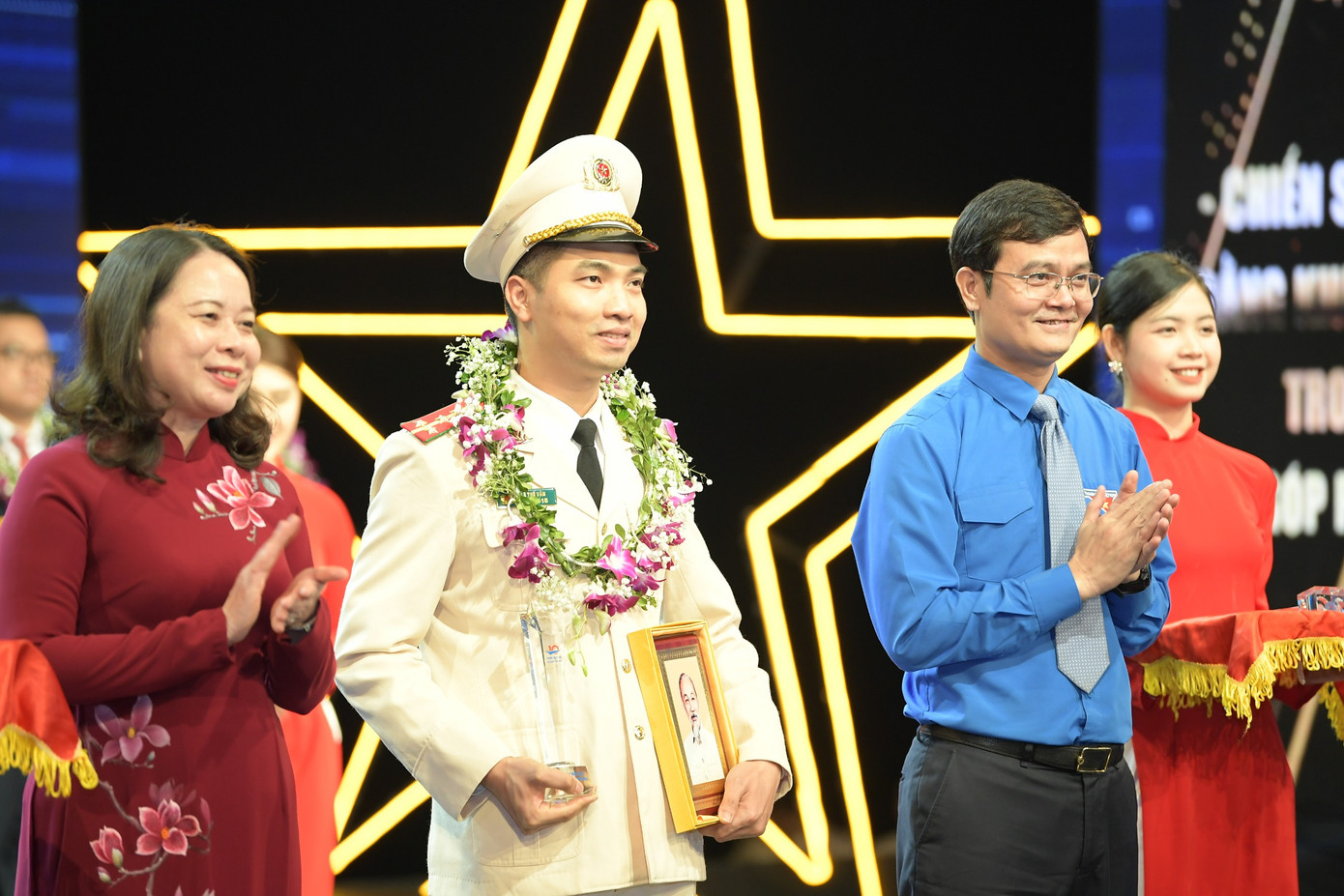 Tuyên dương Gương mặt trẻ Việt Nam tiêu biểu năm 2023: Những người 'lĩnh ấn tiên phong' ảnh 55