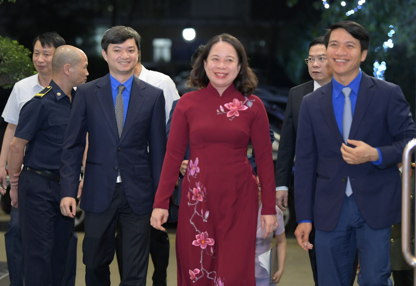 Đồng chí Võ Thị Ánh Xuân - Ủy viên Ban Chấp hành T.Ư Đảng, Quyền Chủ tịch Nước CHXHCN Việt Nam, dự Lễ tuyên dương Gương mặt trẻ Việt Nam tiêu biểu năm 2023. Bí thư thường trực Ban Chấp hành T.Ư Đoàn Nguyễn Ngọc Lương và Bí thư Ban Chấp hành T.Ư Đoàn Nguyễn Minh Triết đón Quyền Chủ tịch nước.