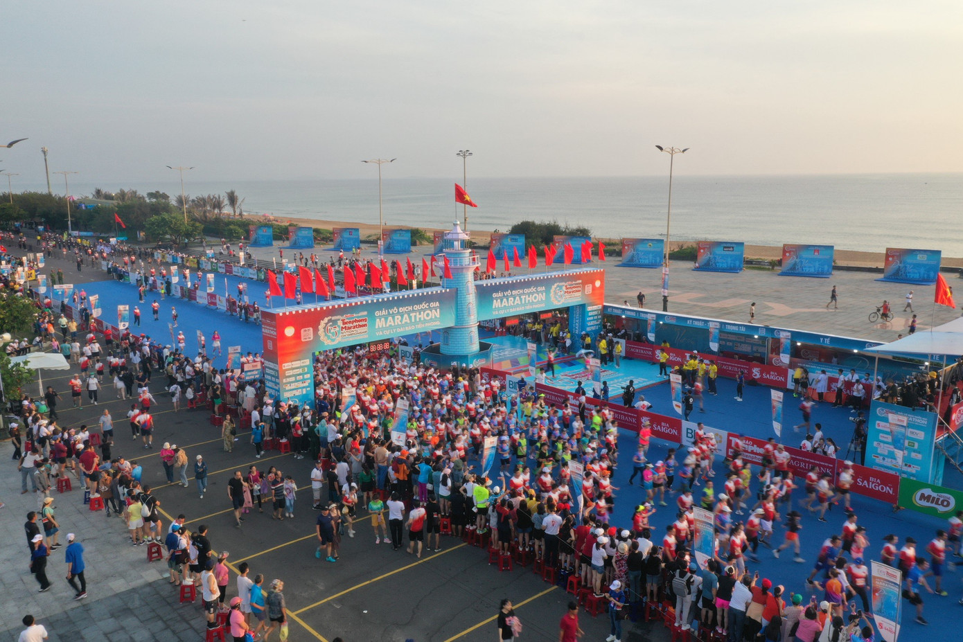 Giải Vô địch Quốc gia Marathon và cự ly dài báo Tiền Phong lần thứ 65 - năm 2024 với thông điệp “Dấu chân Mặt trời” thu hút sự quan tâm, tham gia thi đấu của gần 12.000 vận động viên.