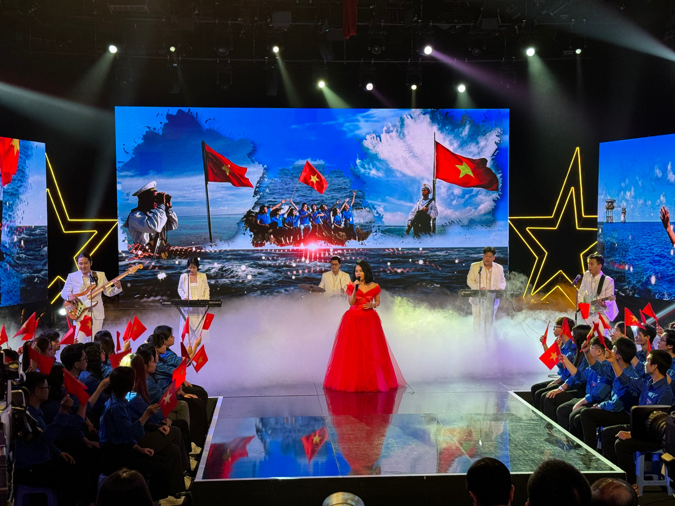 Tuyên dương Gương mặt trẻ Việt Nam tiêu biểu năm 2023: Những người 'lĩnh ấn tiên phong' ảnh 36