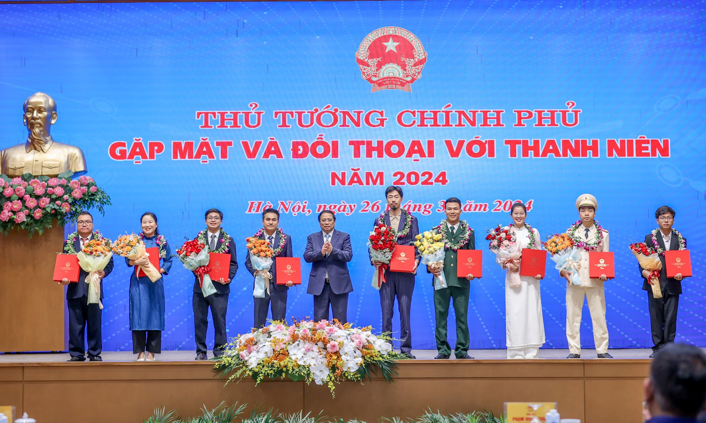 Thủ tướng Chính phủ Phạm Minh Chính tặng hoa, biểu dương các Gương mặt trẻ Việt Nam tiêu biểu năm 2023. Thủ tướng Chính phủ Phạm Minh Chính tặng hoa, biểu dương các Gương mặt trẻ Việt Nam tiêu biểu năm 2023.