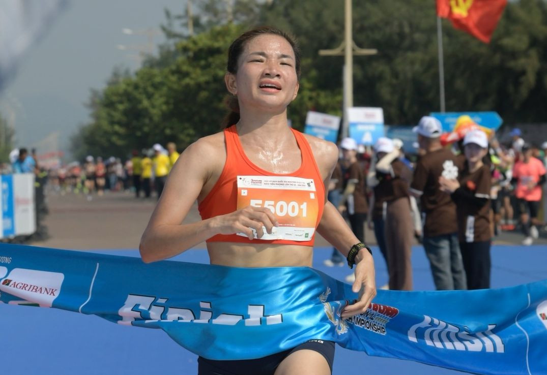Tiền Phong Marathon 2024: Trên bục vinh quang ảnh 198