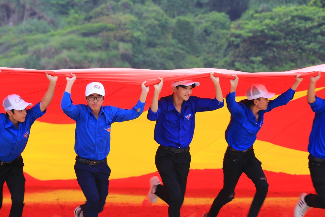 Thiêng liêng Lễ Thượng cờ 'Tổ quốc trong lòng Tổ quốc' ảnh 37 Thiêng liêng Lễ Thượng cờ 'Tổ quốc trong lòng Tổ quốc' ảnh 37