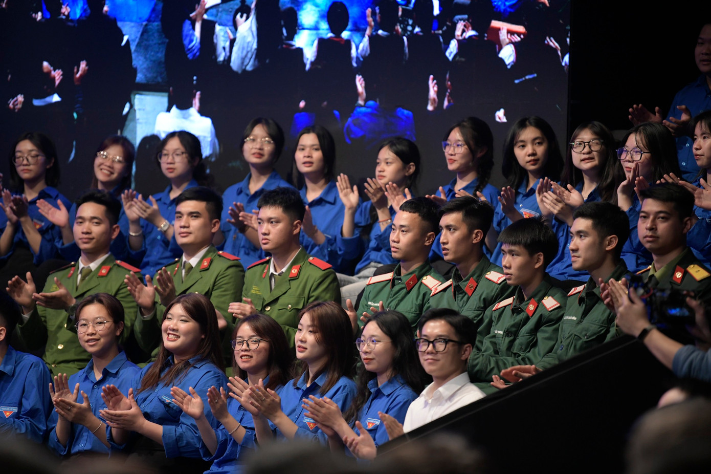 Sáng mãi con đường cách mạng của thanh niên ảnh 53